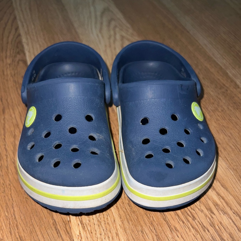 Toddler crocs
